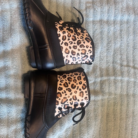 Cheetah print duck boots. Never worn. Fabkids - Picture 2 of 3